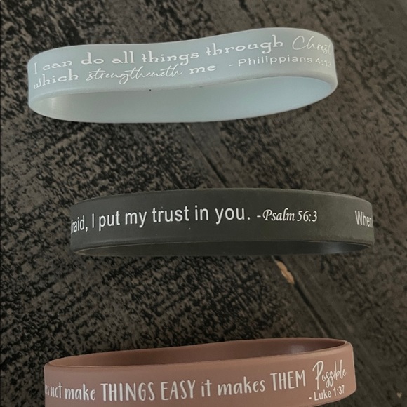 Religious Inspirational Silicone Bracelets Set of 6 bands - Picture 2 of 3